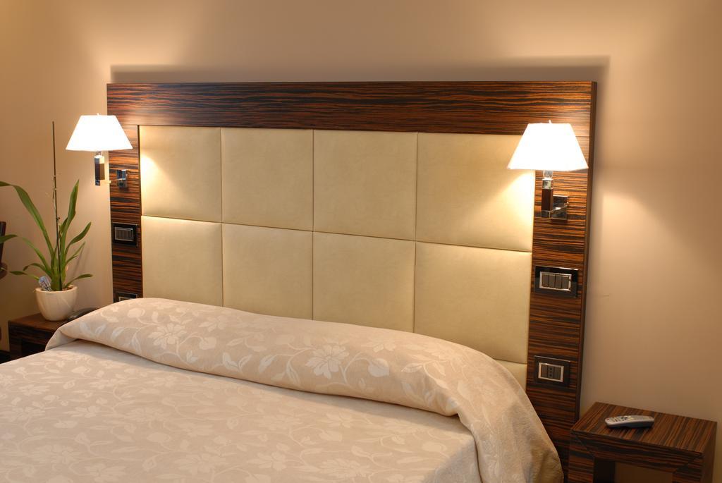 Hotel Excelsior Ла-Маддалена Экстерьер фото