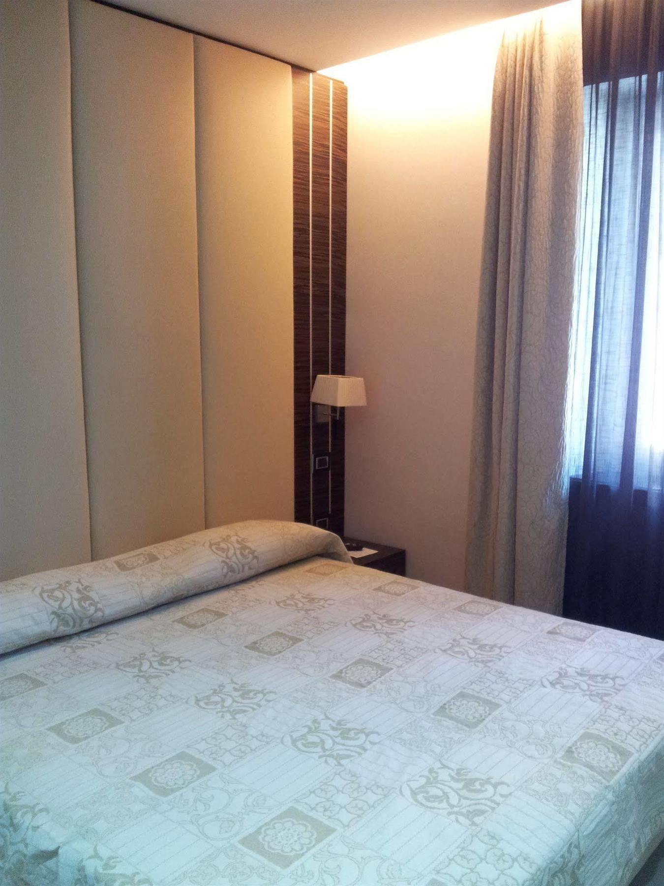 Hotel Excelsior Ла-Маддалена Экстерьер фото